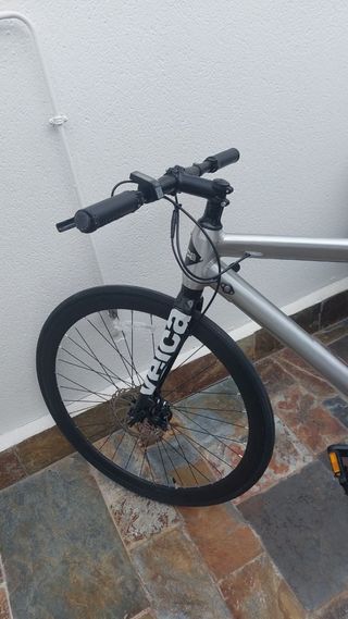 Bicicleta eléctrica VELCA GATA