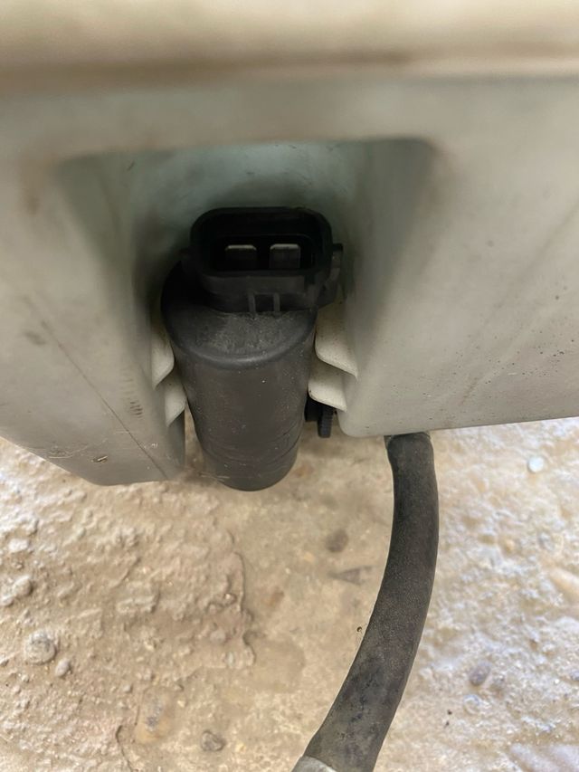 Depósito limpiaparabrisas Toyota Avensis 2006