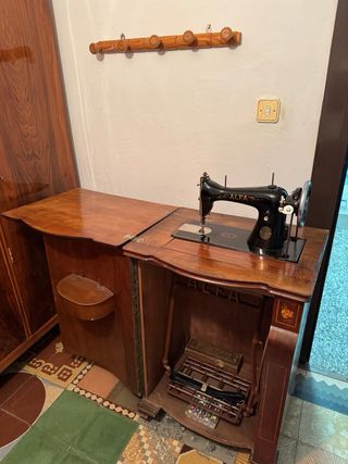 Máquina coser Alfa antigua