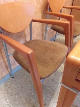 Mesa cristal + 4 sillas madera