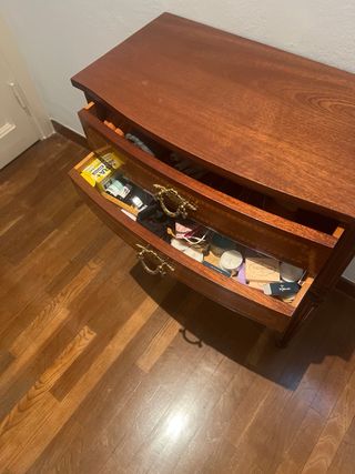 Cómoda francesa antigua pequena