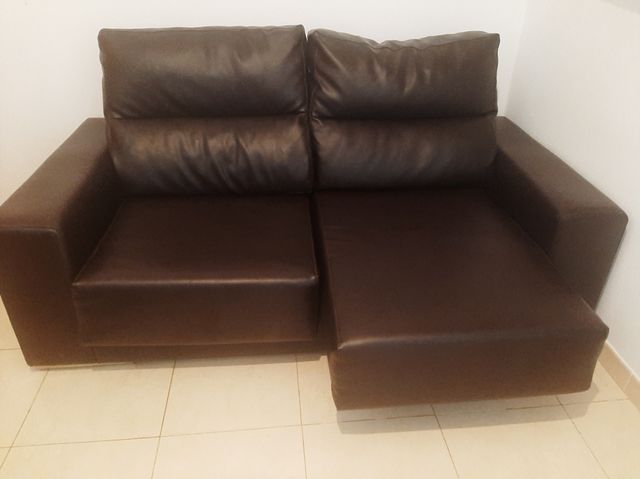 Ocasión!! Sofá 2 plazas - piel sintética marrón.