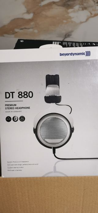 Beyerdynamic DT 880 Premium
32 Ohms 