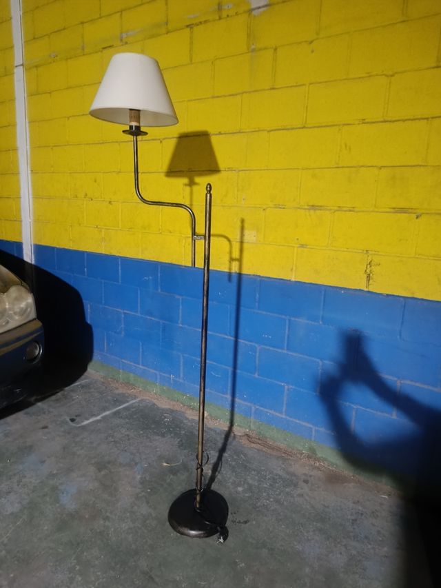 Lampara de pie vintage metal tengo dos iguales