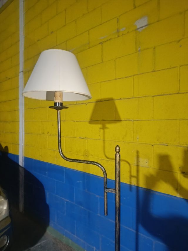 Lampara de pie vintage metal tengo dos iguales
