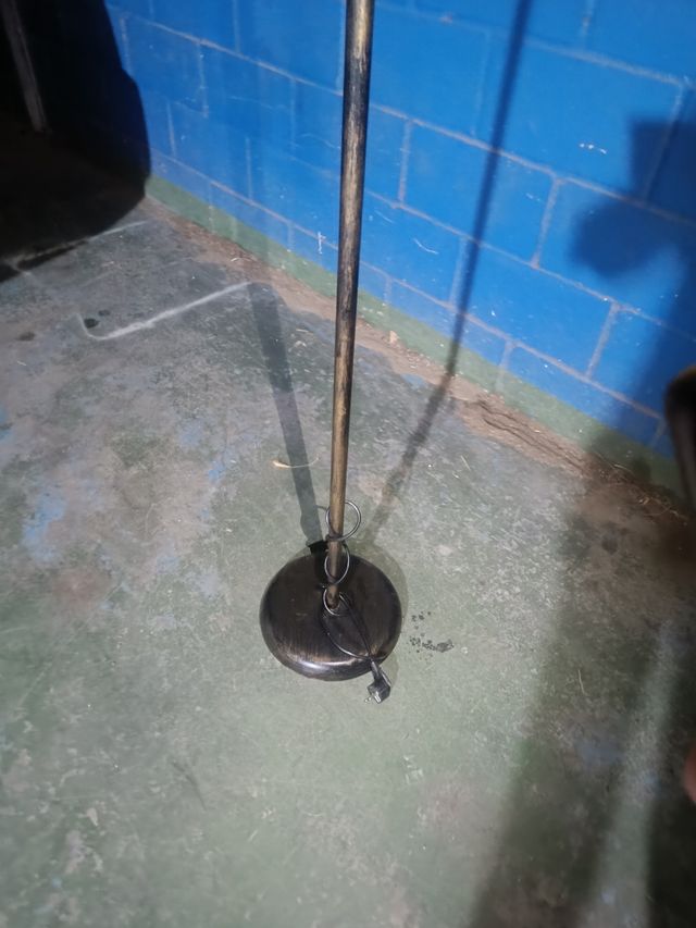 Lampara de pie vintage metal tengo dos iguales