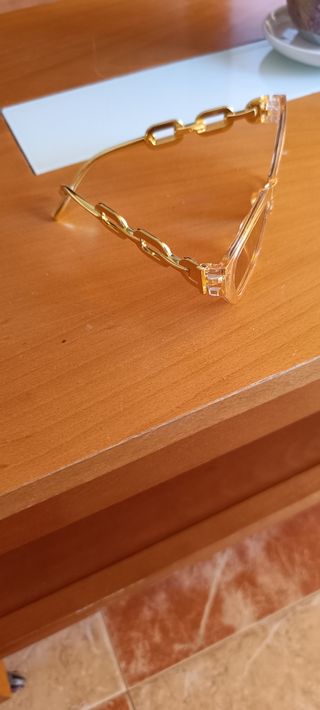 Gafas de sol estilo cadena beige