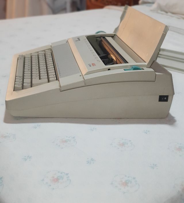 Máquina escribir AEG Olympia Carrera II