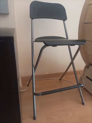 Taburete plegable alto 74 cm
