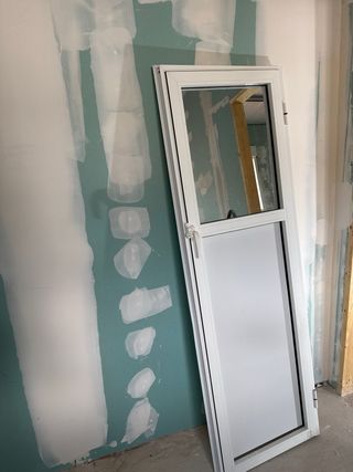 Puerta aluminio blanca - Nueva