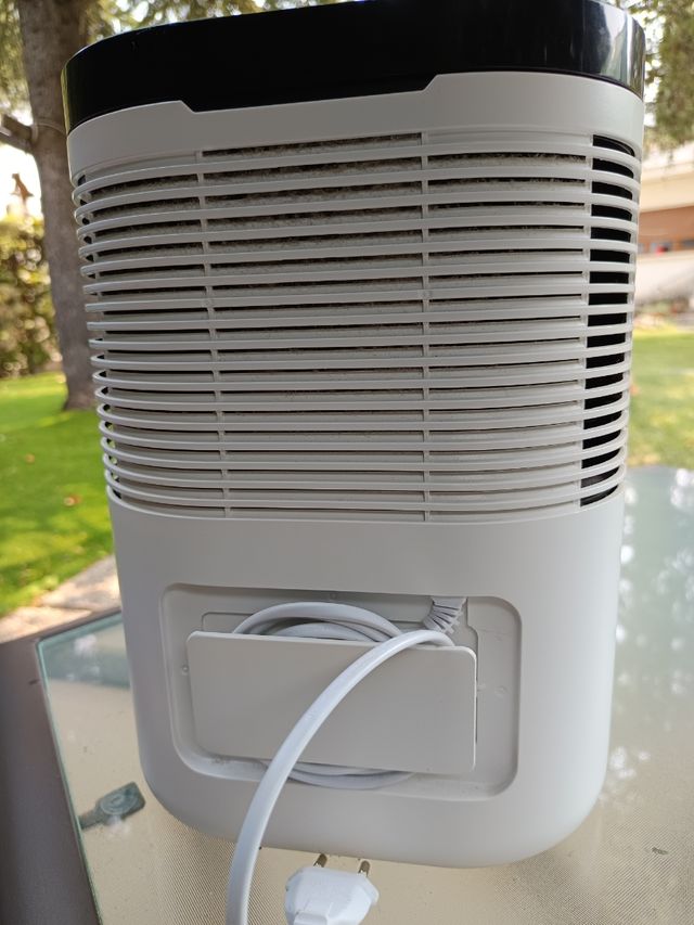 Deshumidificador CONOPU blanco y negro