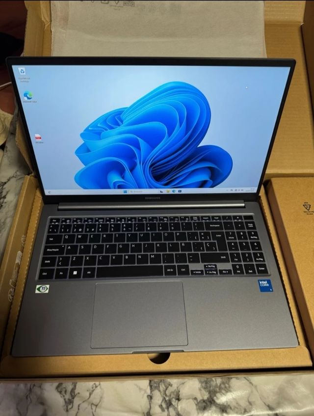 Samsung Galaxy Book 4 - 16GB RAM