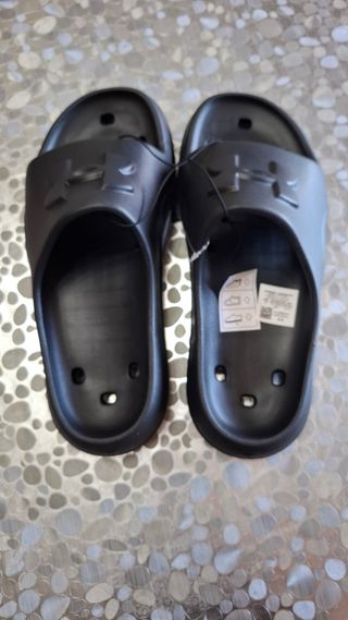 Chanclas negras unisex. Under Armour - Talla 39