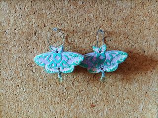 Pendientes polilla