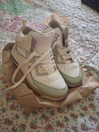 Zapatillas Zara blancas y azules