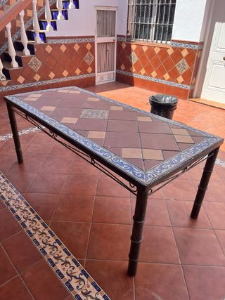 Mesa de hierro alicatada estilo rústico