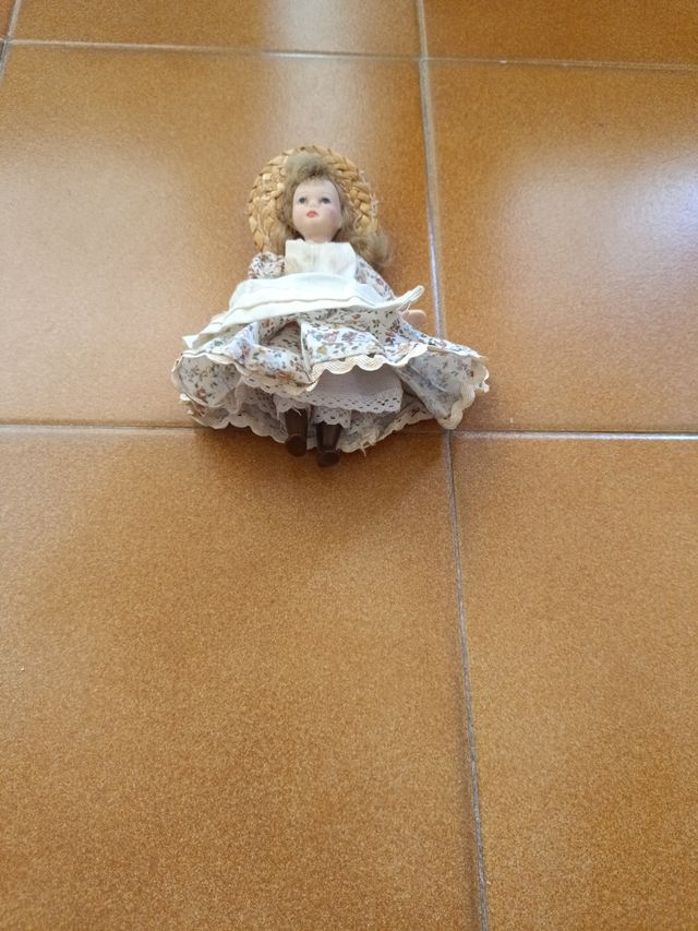 Bambola vintage in porcellana