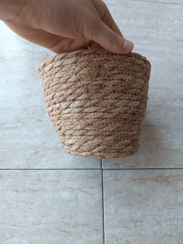 Maceta mimbre beige