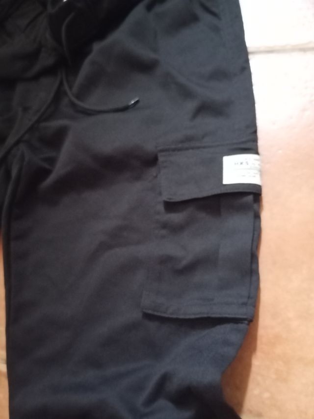Pantalón Cargo Negro
TALLA XXS
Sería de 8a 12 años