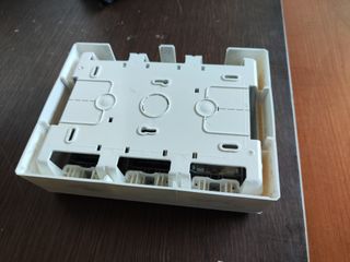 Caja Simon Cima: enchufes y RJ45