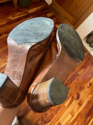 Zapatos piel - Mocasines tacón marrones.
