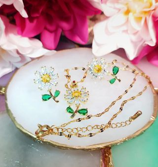Conjunto collar y pendientes flores circonitas