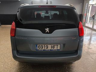 Peugeot 5008 2011