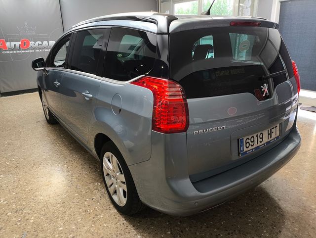 Peugeot 5008 2011