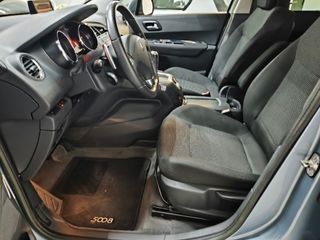 Peugeot 5008 2011