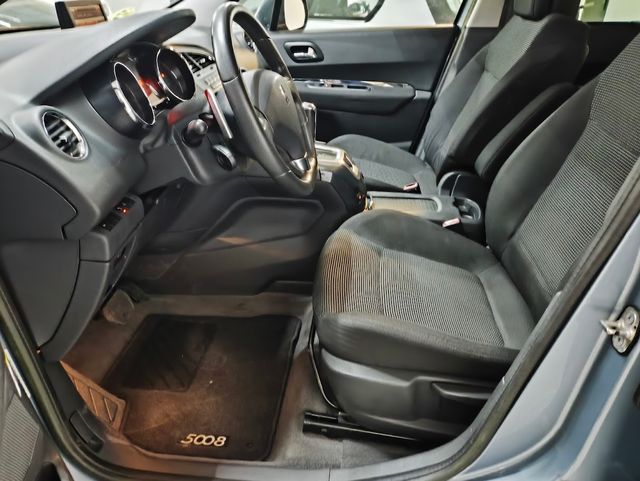 Peugeot 5008 2011