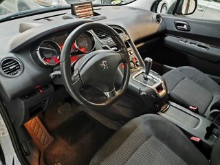Peugeot 5008 2011