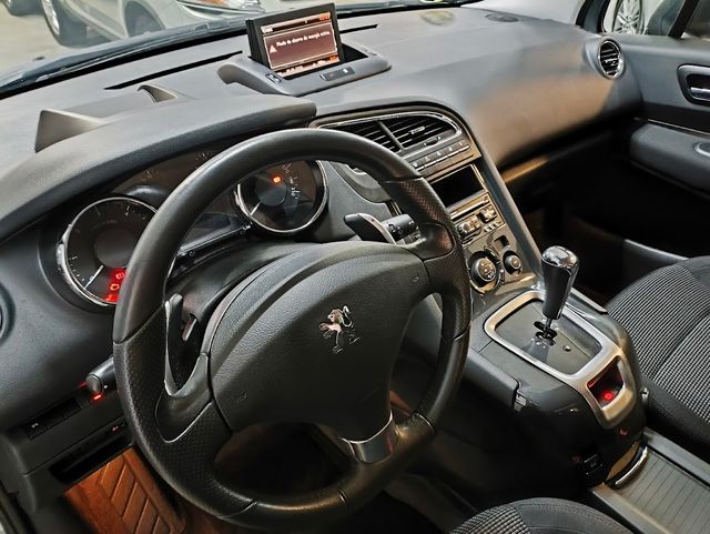 Peugeot 5008 2011