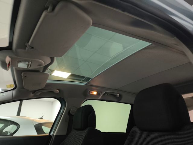 Peugeot 5008 2011