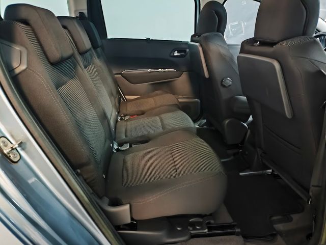 Peugeot 5008 2011