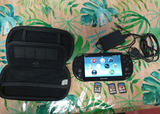 PS Vita PCH 2016 nero + 3 giochi + cover