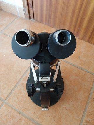 Microscopio Kyowa antiguo