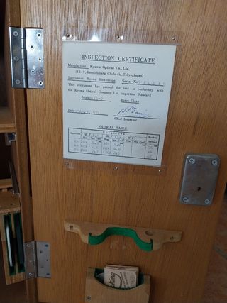 Microscopio Kyowa antiguo