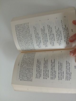 Odas y Epodos (Letras Universales) (Spanish Edi...