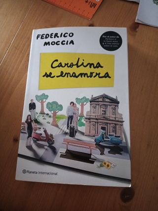 Carolina se enamora (Spanish Edition)