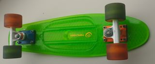 Monopatín transparente verde