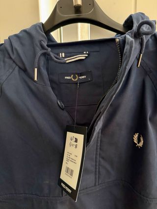 Chaqueta Fred Perry azul marino con etiquetas 