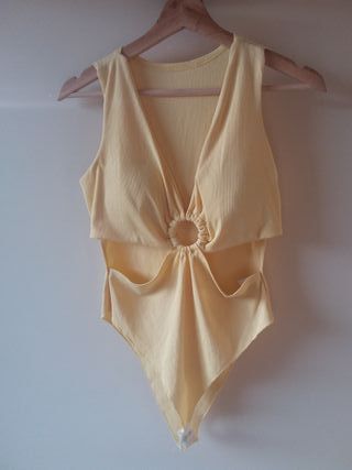 Bodie amarelo c/ recorte