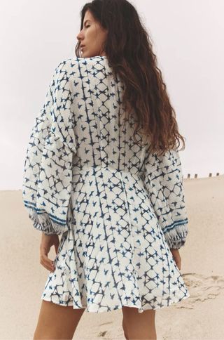 Vestido Zara estampado azul y blanco - Talla XS