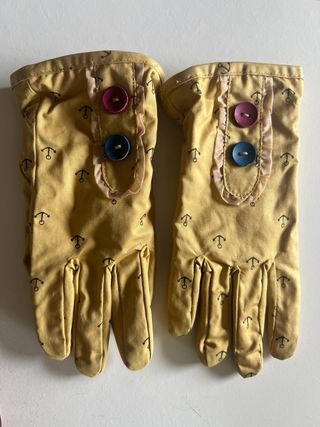 Guantes amarillos con anclas