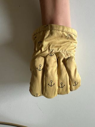 Guantes amarillos con anclas