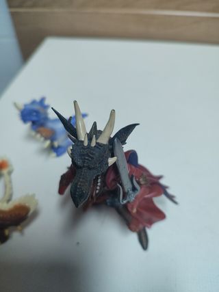 Figuras guerreros dragón
