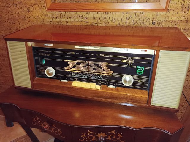 Radio válvulas Philips B6X23A Vintage
