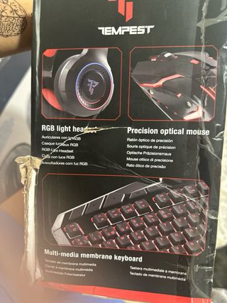 Pack Tempest: teclado, ratón y auriculares RGB