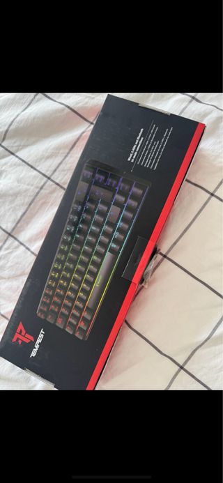 Ordenador Gaming desmontado, piezas a estrenar