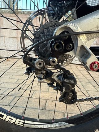 YT Tues 2.0 - Bicicleta Descenso